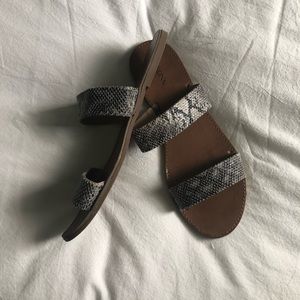 Double strap sandals